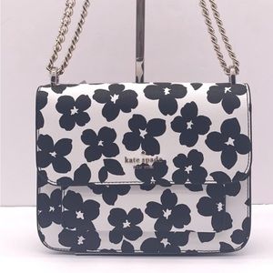Kate Spade Remi Graphic Bloom
Flap Chain Crossbody Black White
Floral Multi